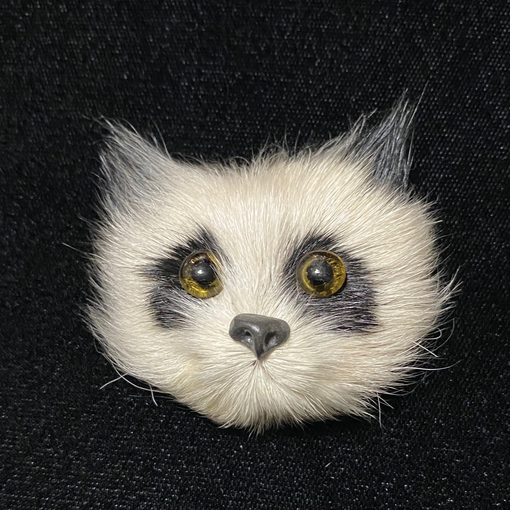 Vintage Adorable Black and White Cat brooch pin